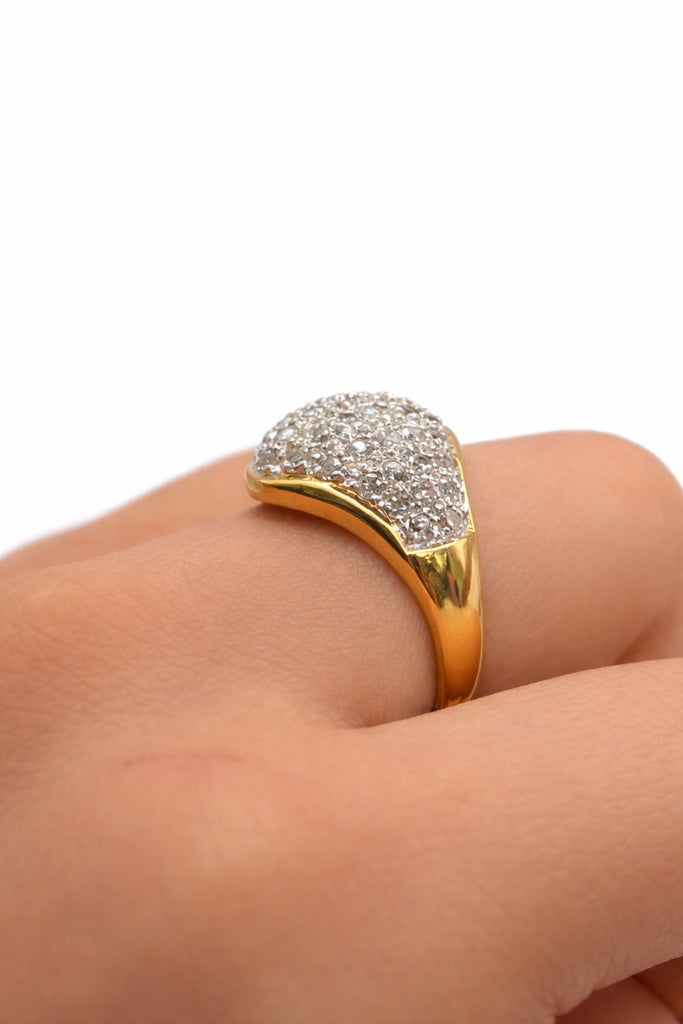 10KT ELEGANT SHELL STYLE DIAMOND WOMAN'S RING Size 7 Weight 5.2GR