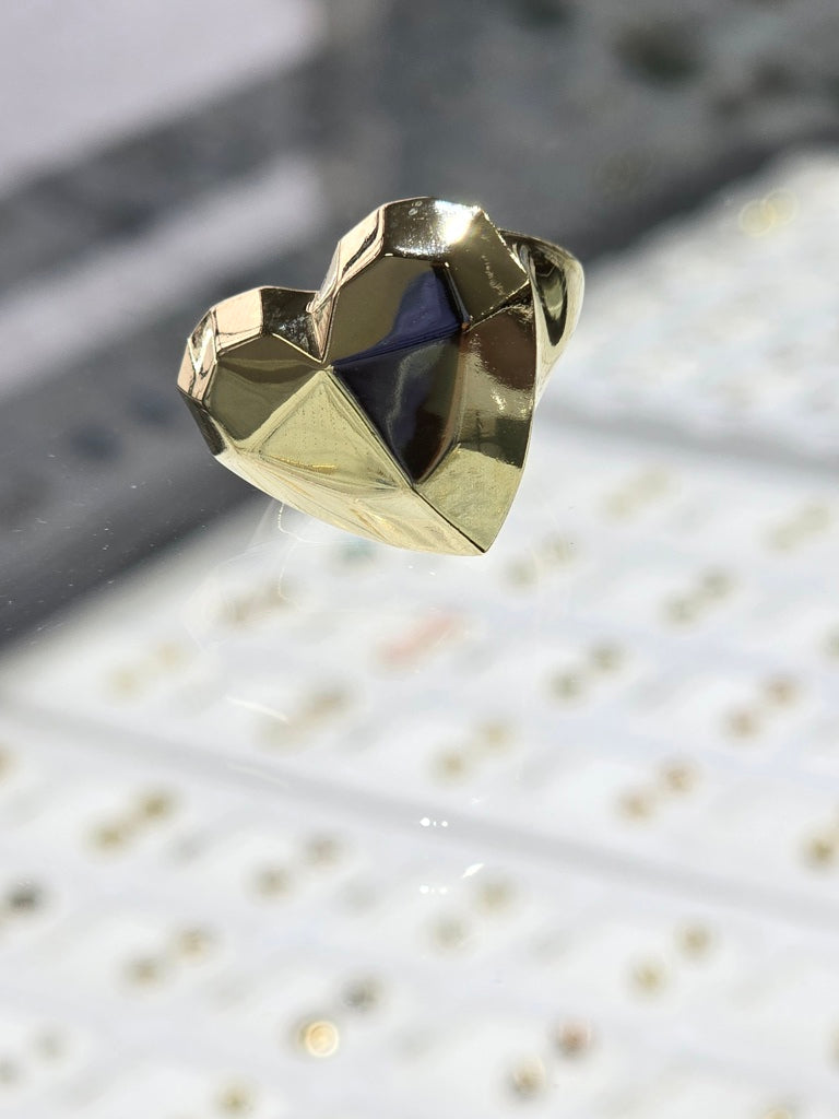 10KT FANCY HEART RING Size 7 Weight 4.6GRS