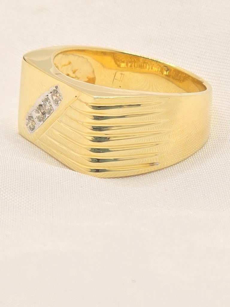 14KT CLASSIC SIGNET DIAMOND RING Size 9.5 Weight 9.25 GRS