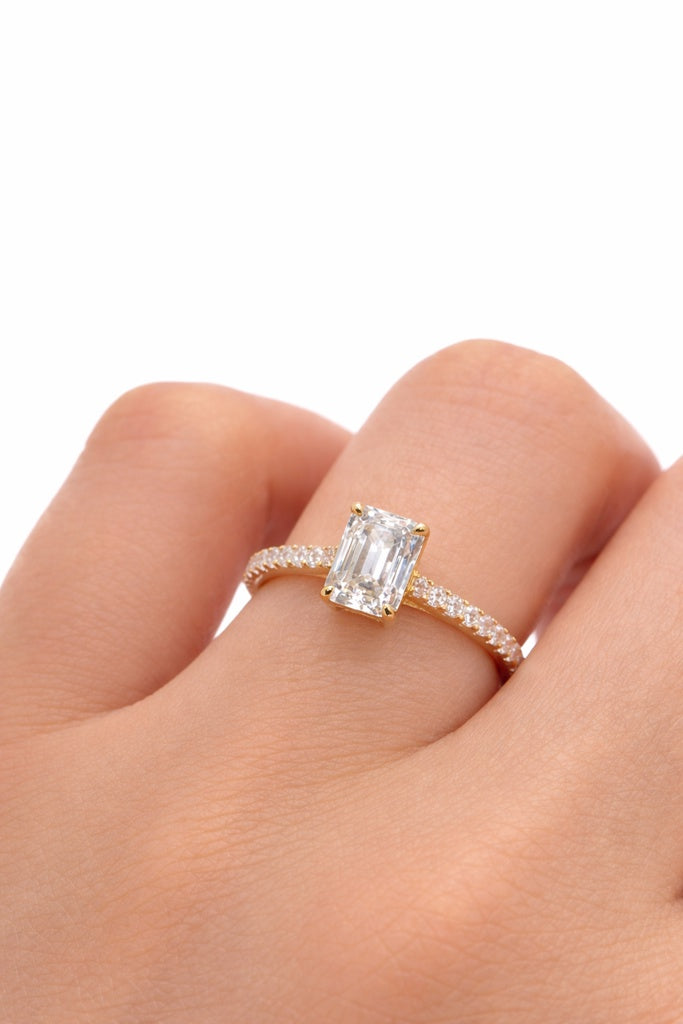 10KT EMERALD MOISSANITE 1.13CTW VVS D COLOR PROMISE RING Size 7 Weigth 2.5 GRS