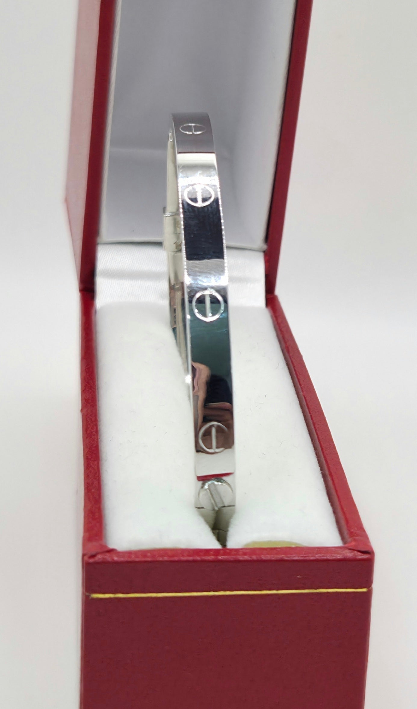 14KT WHITE GOLD CARTI BANGLE Size 17 5MM Weight 7.9GR