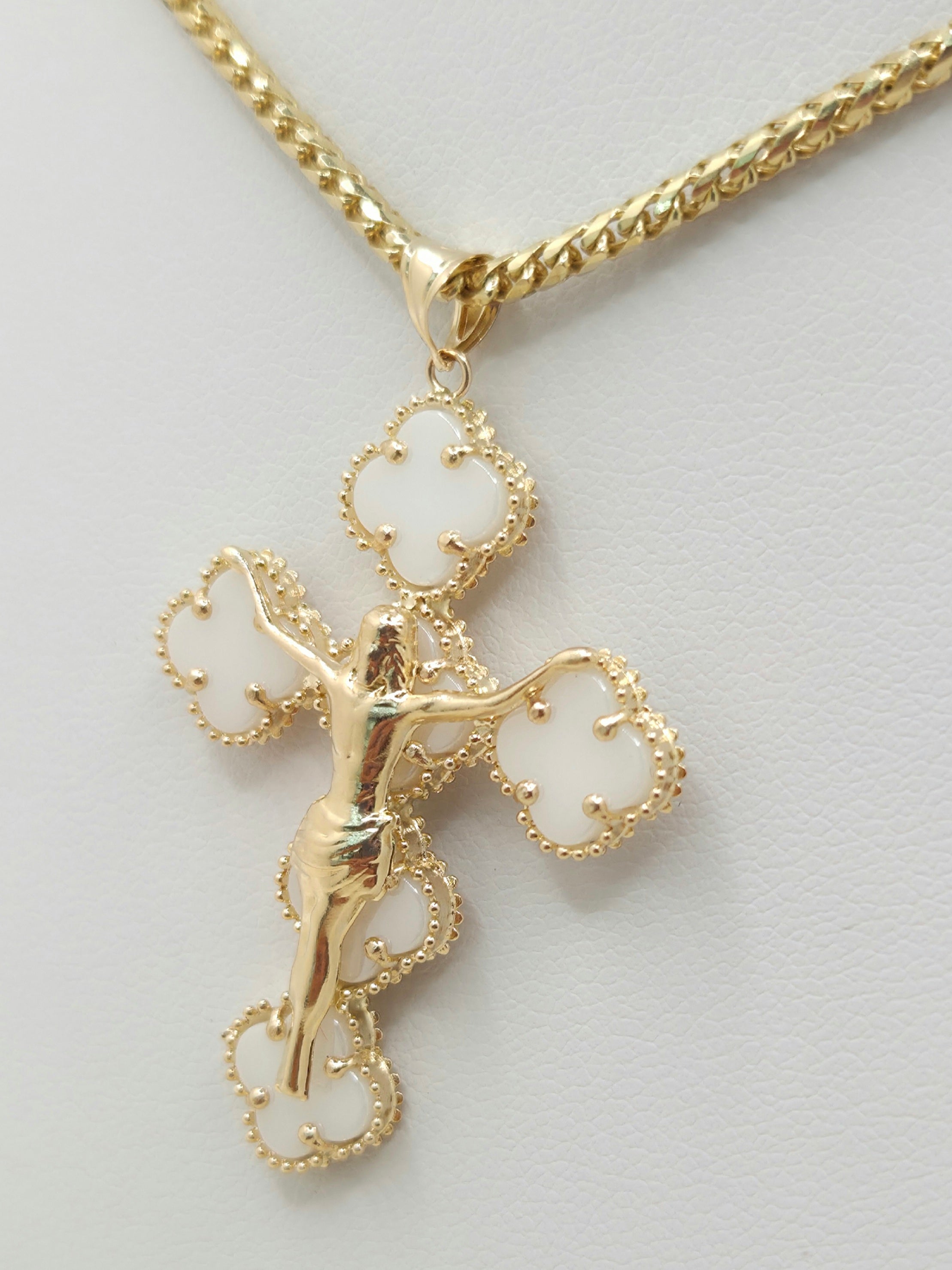 14KT WHITE CLOVER CROSS PENDANT Weight 5.2GR