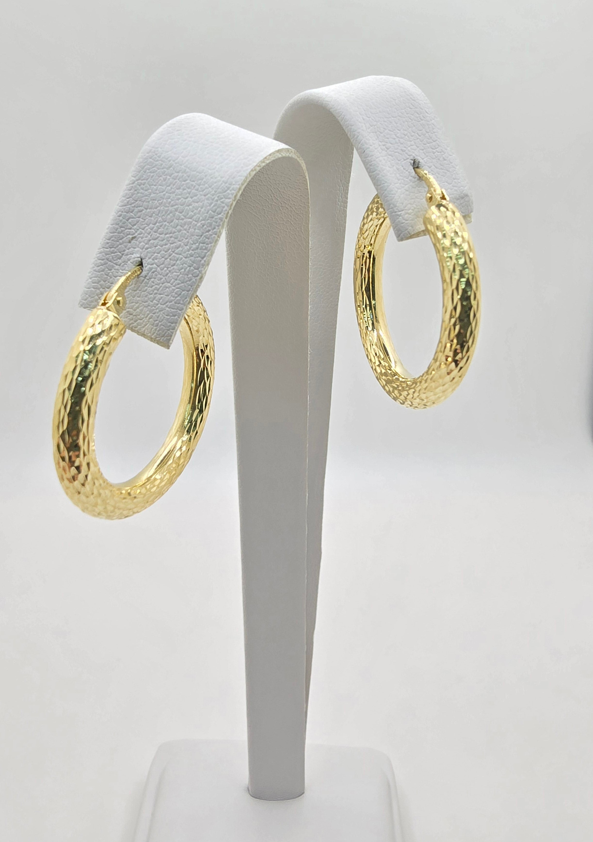 10KT DIAMOND CUT HOOPS EARRINGS SIZE 3 Weight 3GR