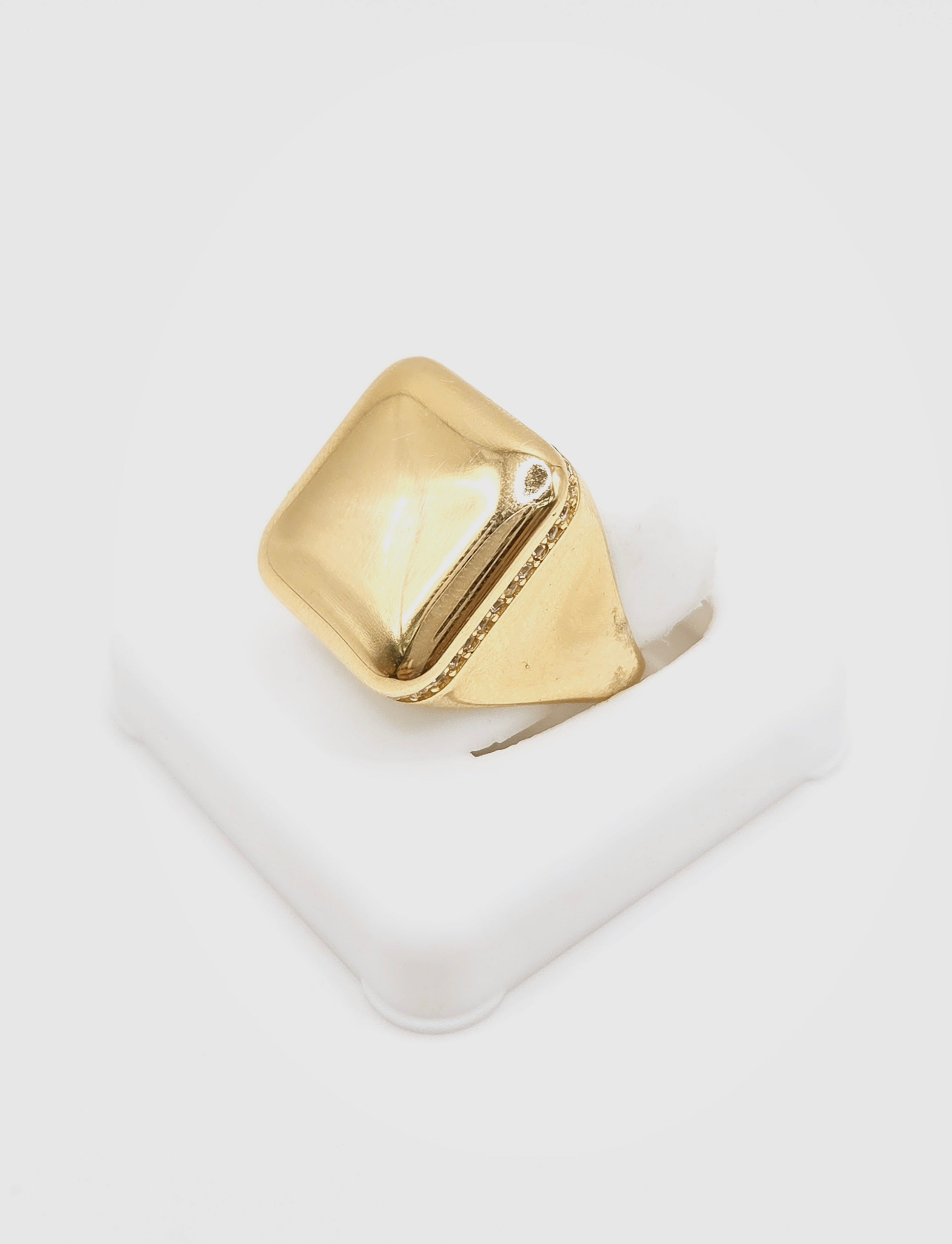 14KT SQUARE PLAIN CZ DETAIL RING Size 8 Weight 4.9GR