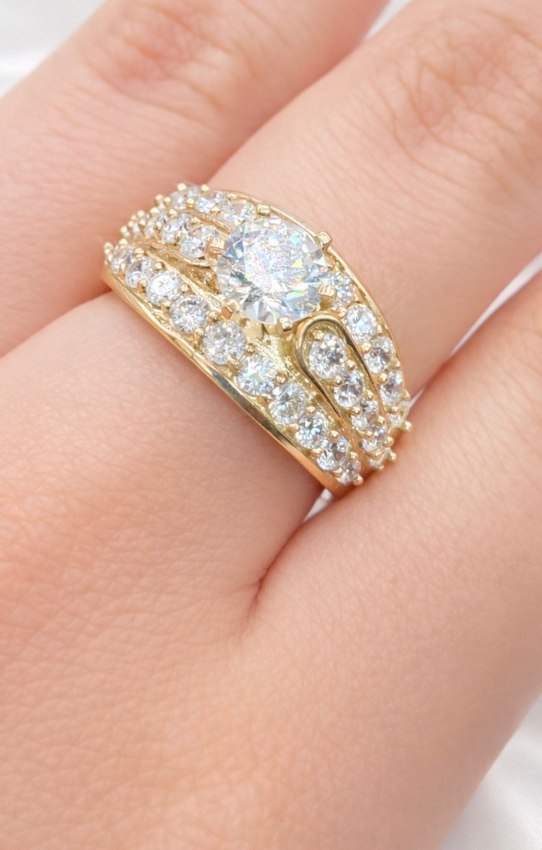 10KT ELEGANT ENGAGEMENT WOMAN'S RING Size 7 Weight 5.1GR