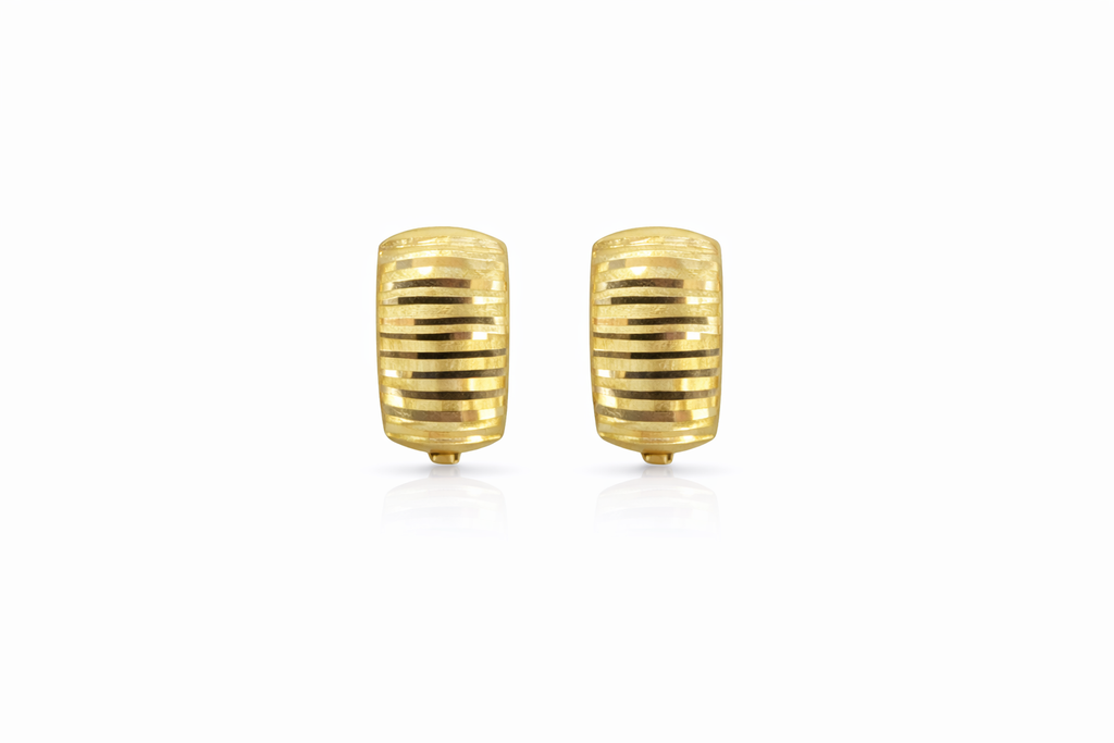 14KT VINTAGE RIBBED DESIGN SQUARE OMEGA BACK EARRINGS Size MEDIUM Weigth 2.1GR