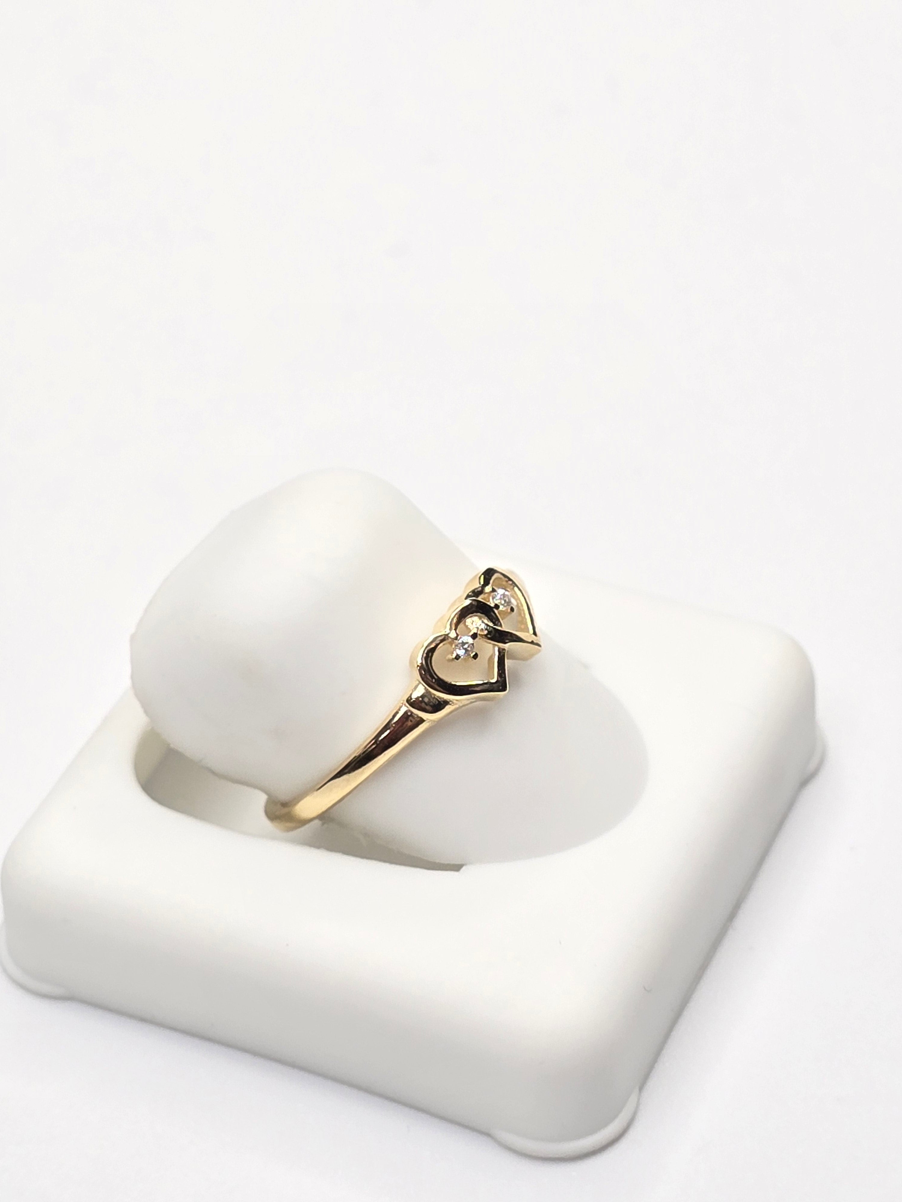 14KT TWO SMALL SILHOUETTE HEART RING  Size 7 Weigth 1GR