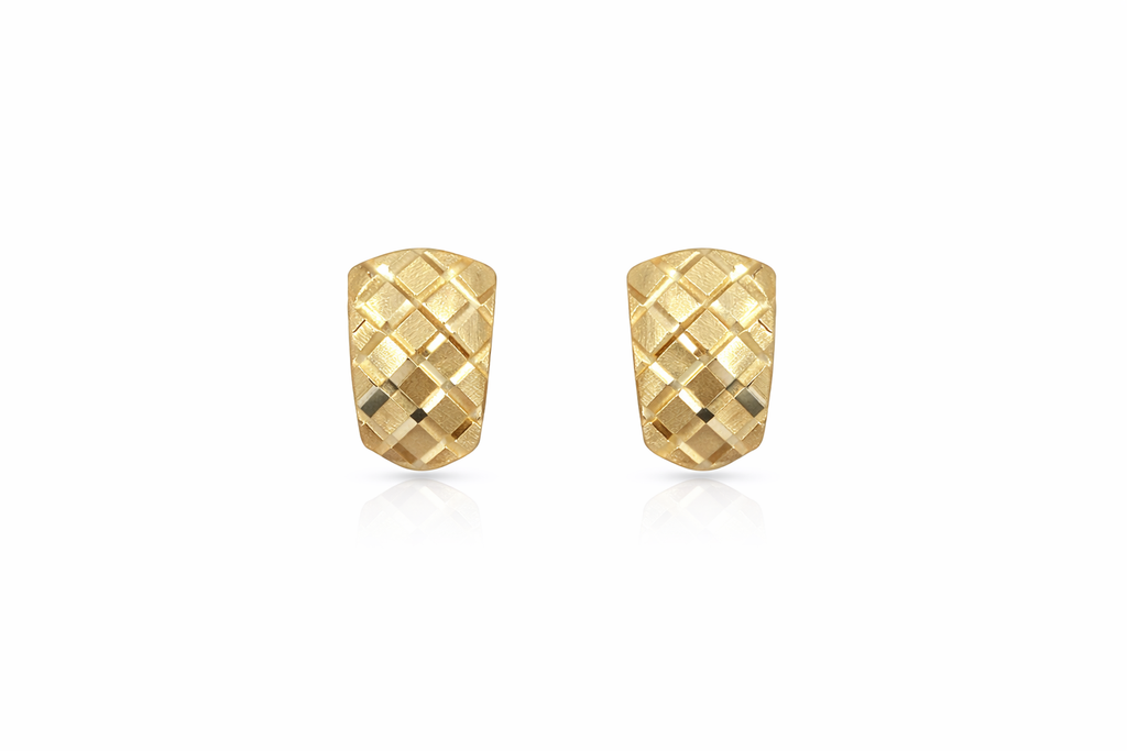 14KT VINTAGE BASKET WEAVE DESIGN SQUARE OMEGA BACK EARRINGS Size SMALL Weigth 1.5GR