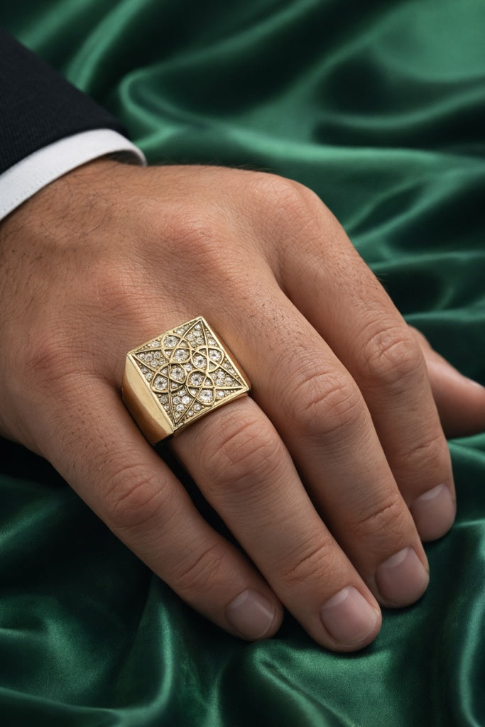 10KT SMALL SQUARE ROSETTA RING Size 10 Weight 5.5GR