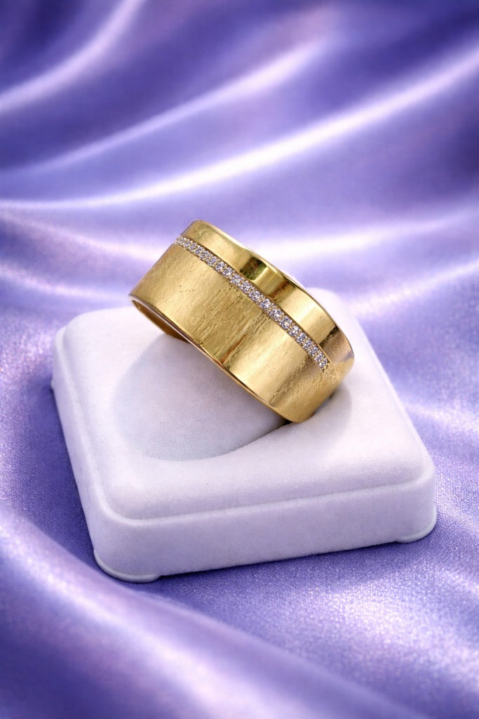 10KT ELEGANT NEVADA DESIGN CZ DETAIL RING Size 9 Weight 5.1GR