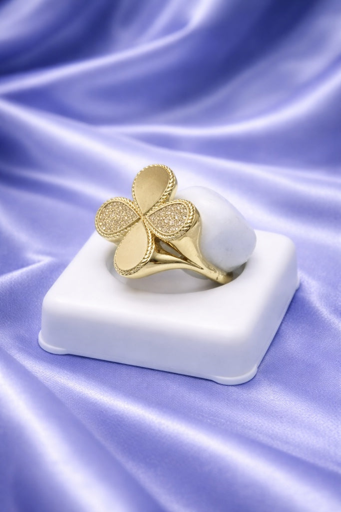 10KT CZ FLOWER MODERN RING Size 9-9.5 Weigth 3.6 GR