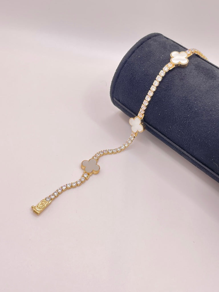 10KT MEDIUM WHITE CLOVER TENNIS BRACELET Size 7.5INCH Weight 9.7GR