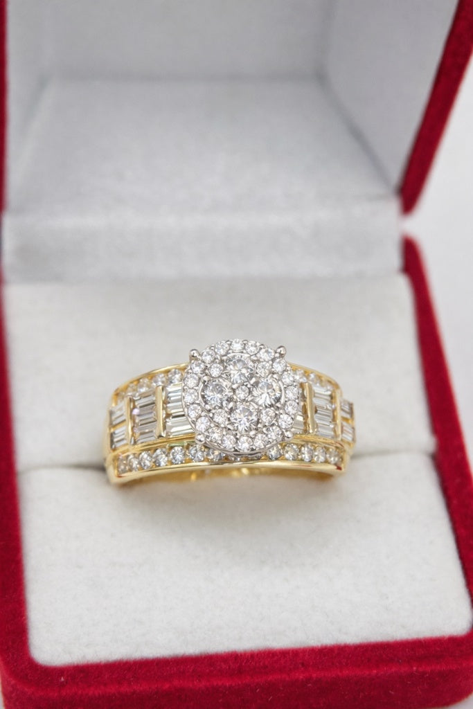 10KT ELEGANT BAGUETTE DETAILS ROUND PROMISE RING Size 7 & 7.5 & 8.5 Weight 4.3GR