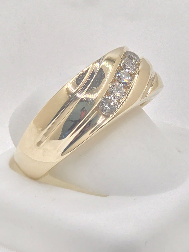 14KT YG STATEMENT DIAMOND RING Size 10 Weight 8 GRS