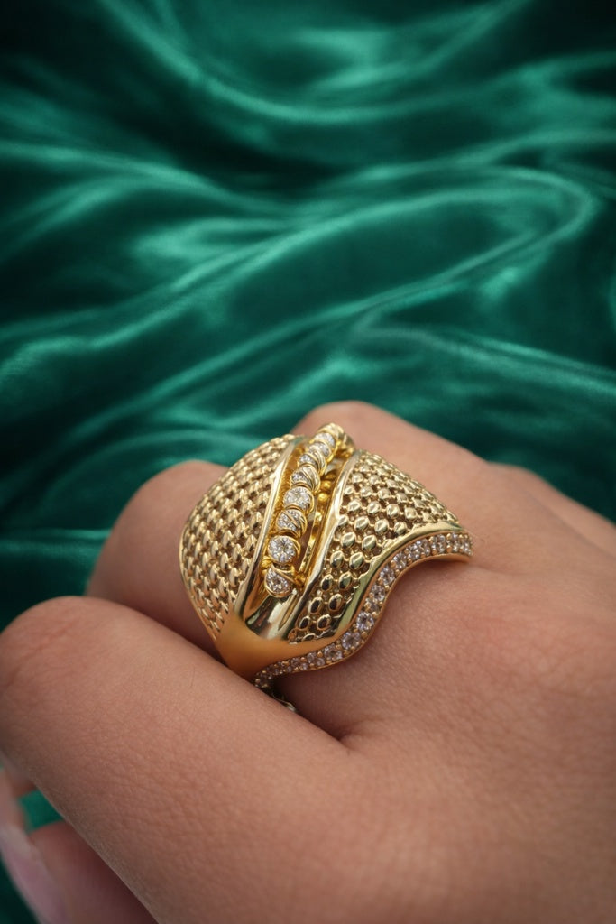 10KT MODERN NET DESIGN AND GOLD BALLS DETAIL RING Size 7 Weight 5.9GR