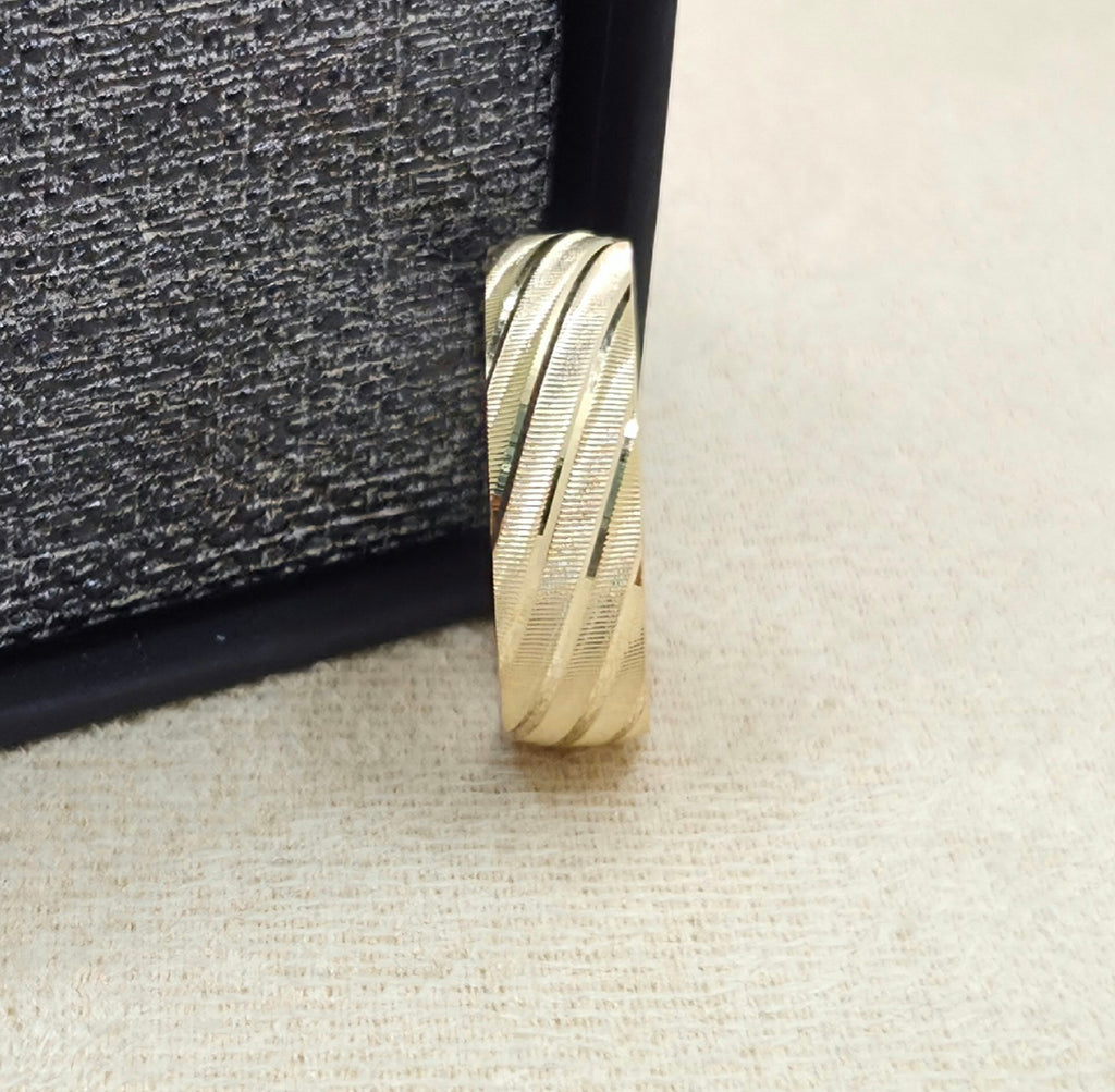 10KT FANCY ETCHED GROOVES DESIGN WEDDING BAND RING Size 7 6MM Weight 2.9GR