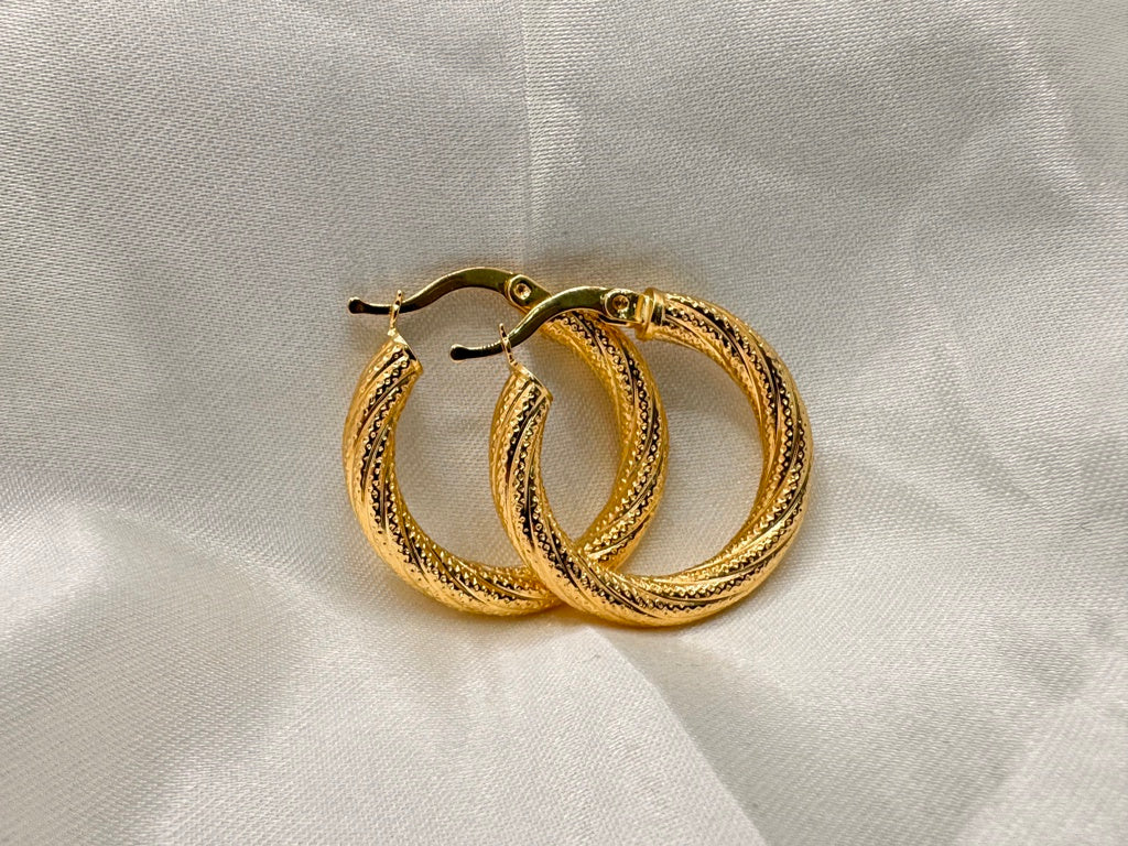 10KT CROOKED NEVADAS HOOPS EARRINGS Size 1  4.5MM Weight 2.8GR