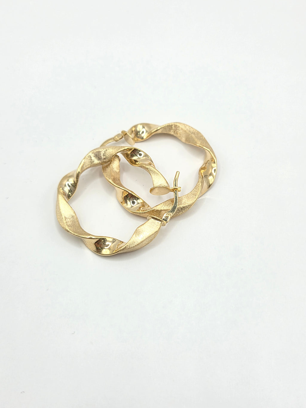 10KT NEW STYLE CROOKED ELEGANT HOOPS EARRINGS Size 3 Weigth 2.8GR