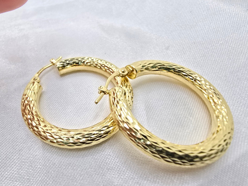 10KT DIAMOND CUT HOOPS EARRINGS SIZE 3 Weight 3GR