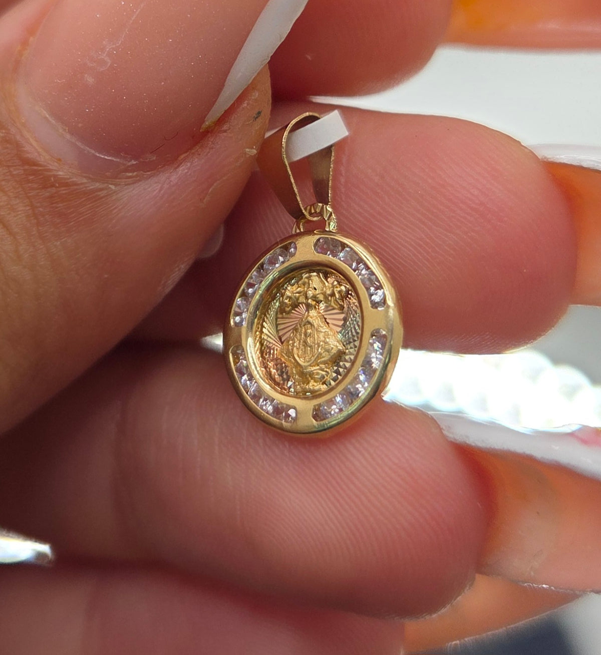 10KT EXTRASMALL CZ DETAIL VIRGEN DE LA CARIDAD PENDANT Weight 0.6GR