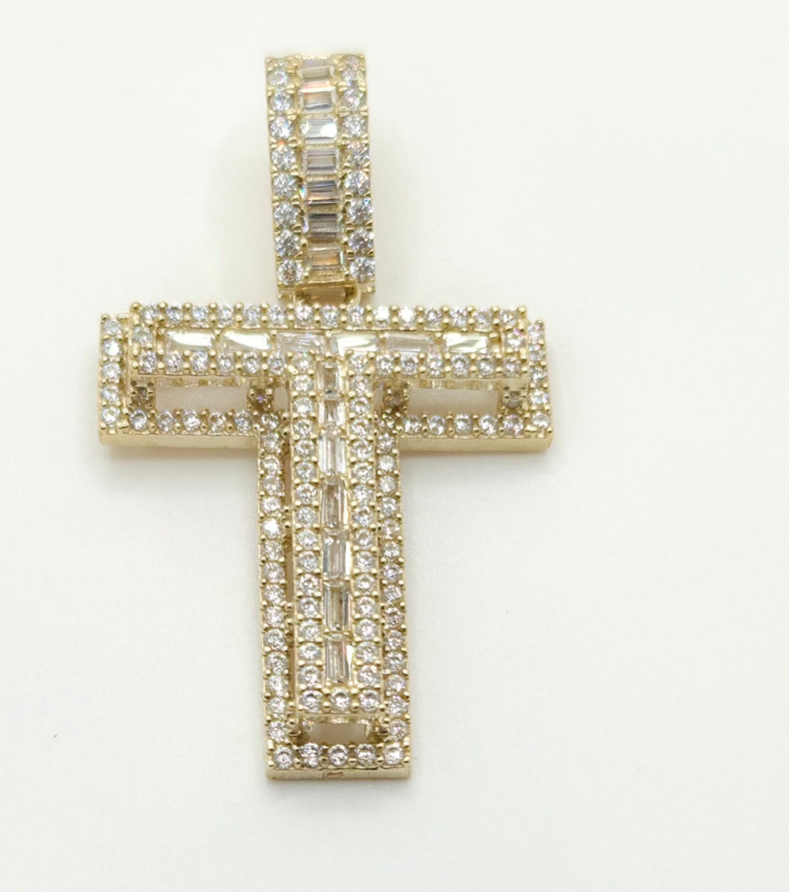 10KT SMALL CZ ''T'' LETTER PENDANT Weight 3.9GR