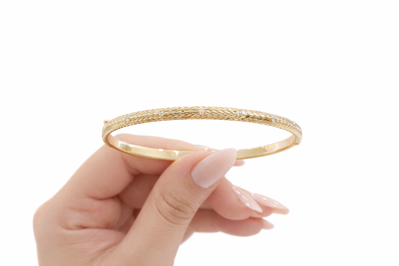 10KT DIAMOND CUT BANGLE Size 4MM  Weigth 4.9GRS