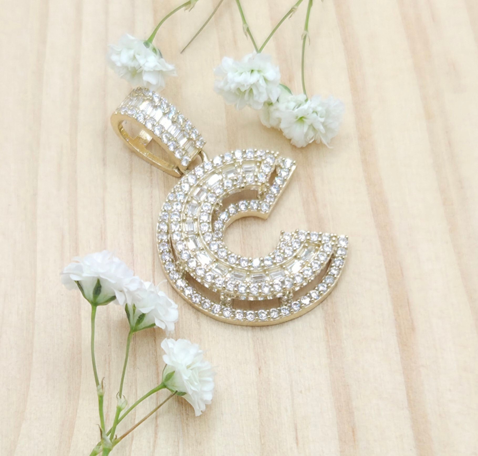 10KT MEDIUM CZ "C" LETTER PENDANT Weight 5.4GR