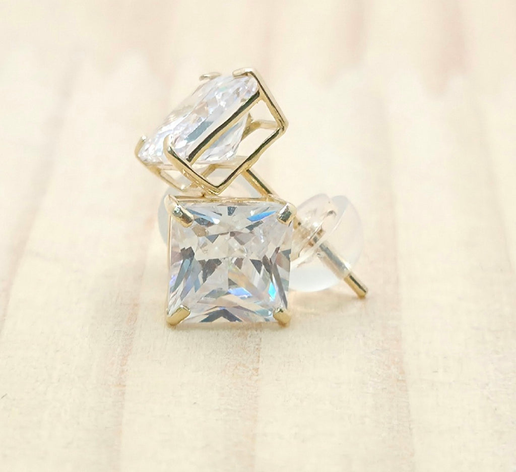 10KT SQUARE SOLITAIRE EARRINGS Size 6X6
