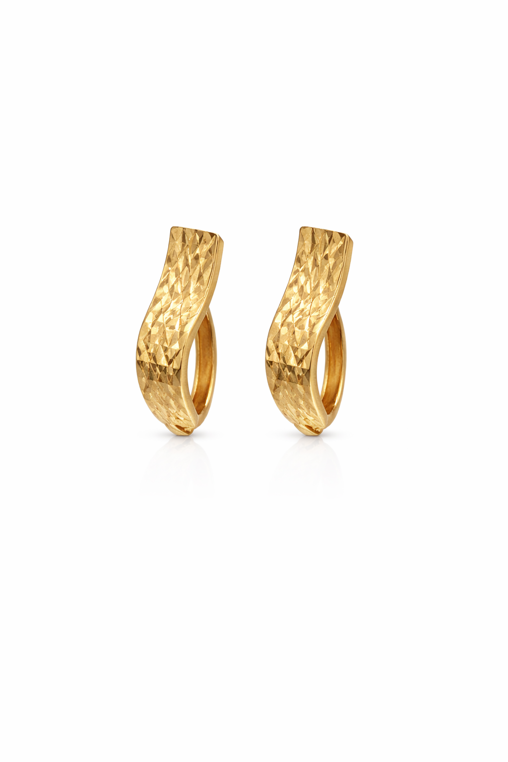 14KT LARGE DIAMOND CUT ELEGANT EARRINGS  Weigth 1.8GR