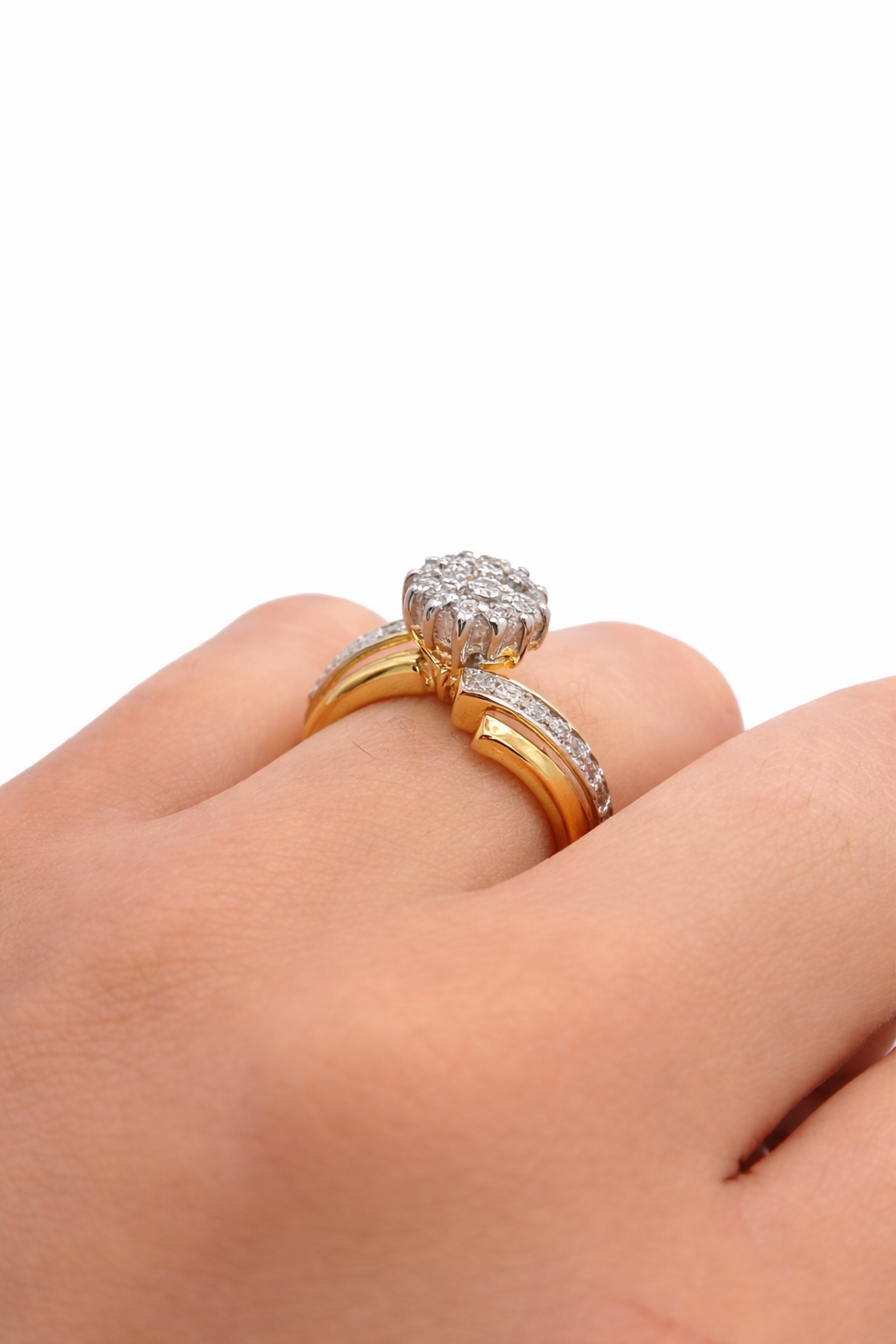 10KT ELEGANT ROUND DIAMONDS WOMAN'S RING Size 6 Weight 3.7GR