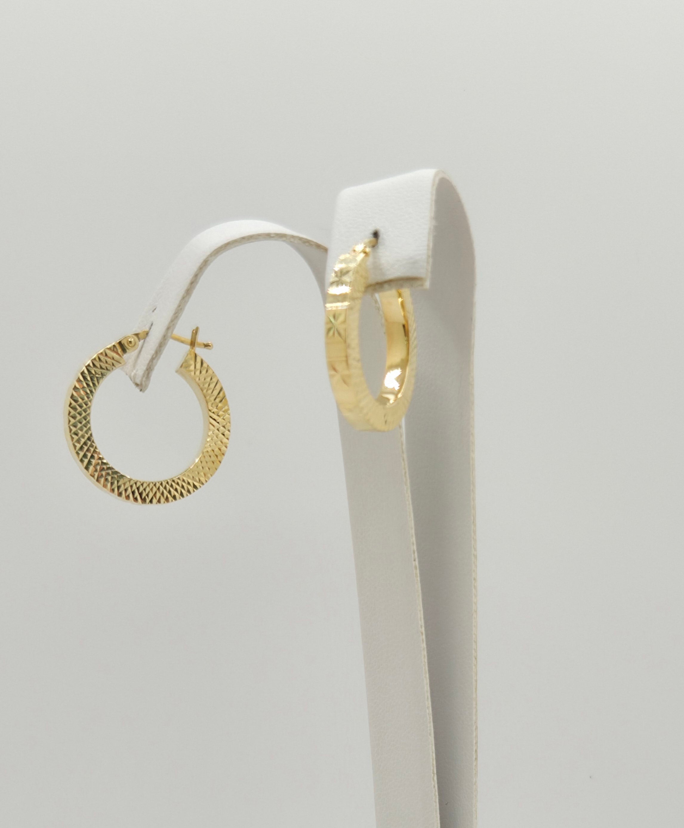10KT MODERN FLASH DETAIL STRAIGHT EDGE HOOPS EARRINGS  Size 2 Weight 2.5GR