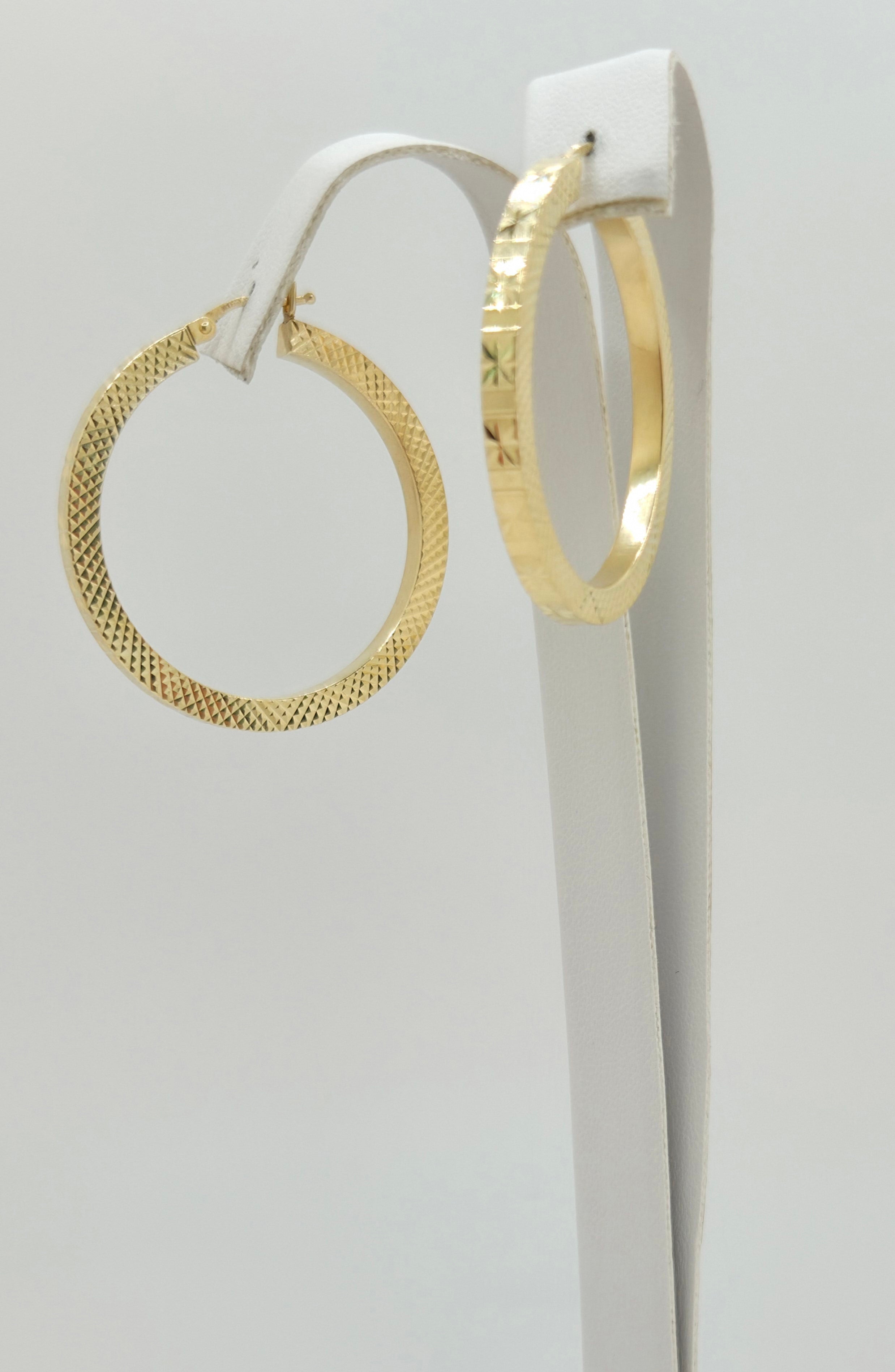 10KT FLASH DETAIL STRAIGHT EDGE HOOPS EARRINGS Size 4 Weight 3.6GR