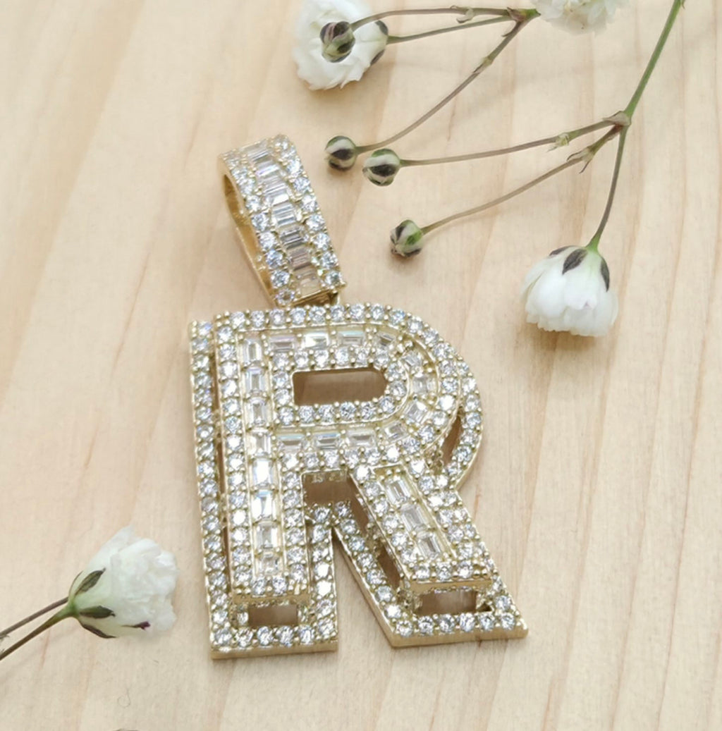 10KT MEDIUM CZ "R" LETTER PENDANT Weight 6.3GR
