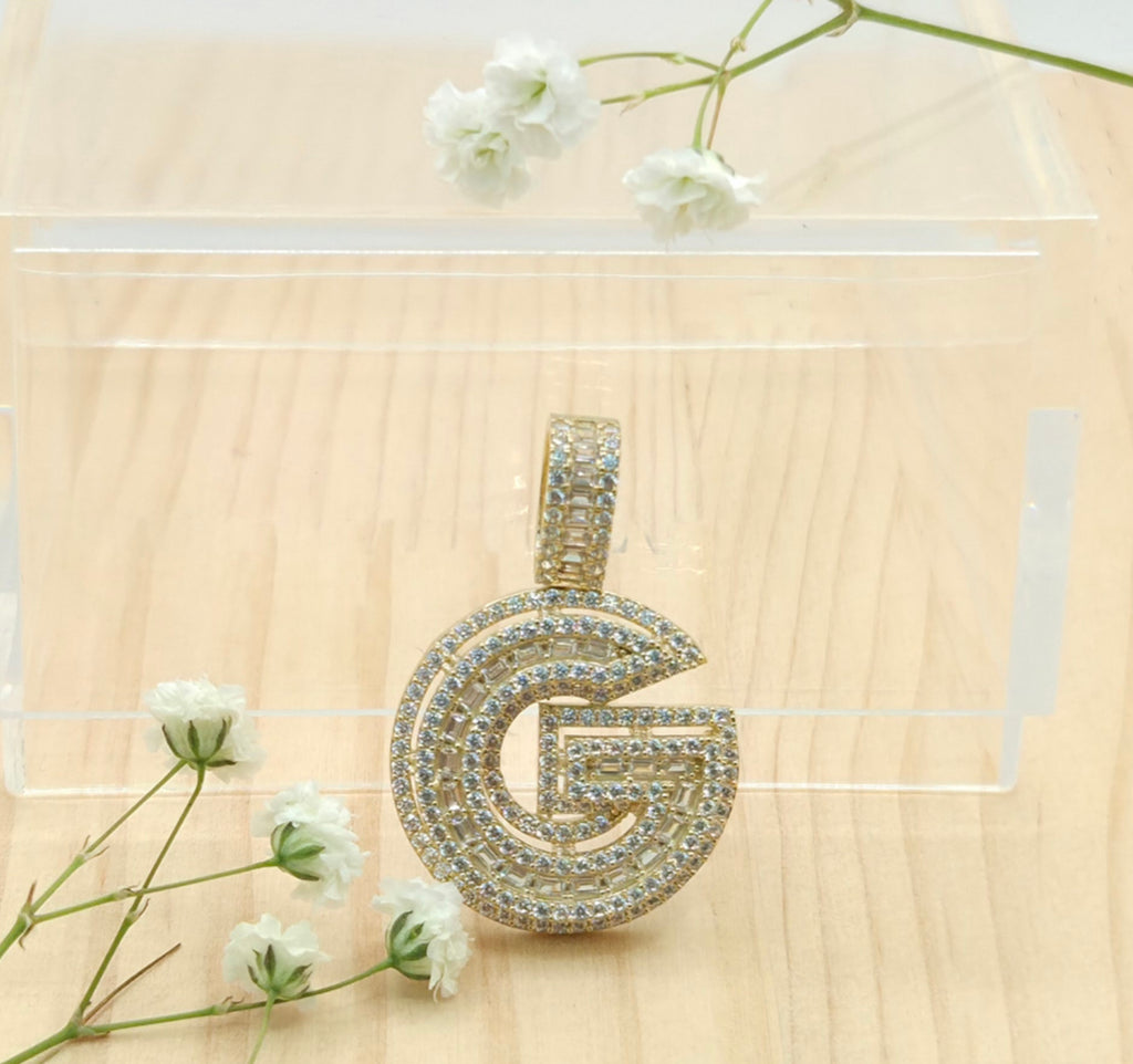 10KT SMALL CZ "G" LETTER PENDANT Weight 4.5GR