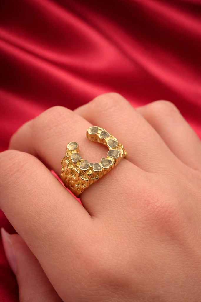 10KT SOLID NUGGETS HORSESHOE RING Size 7 Weigth 8.4GR