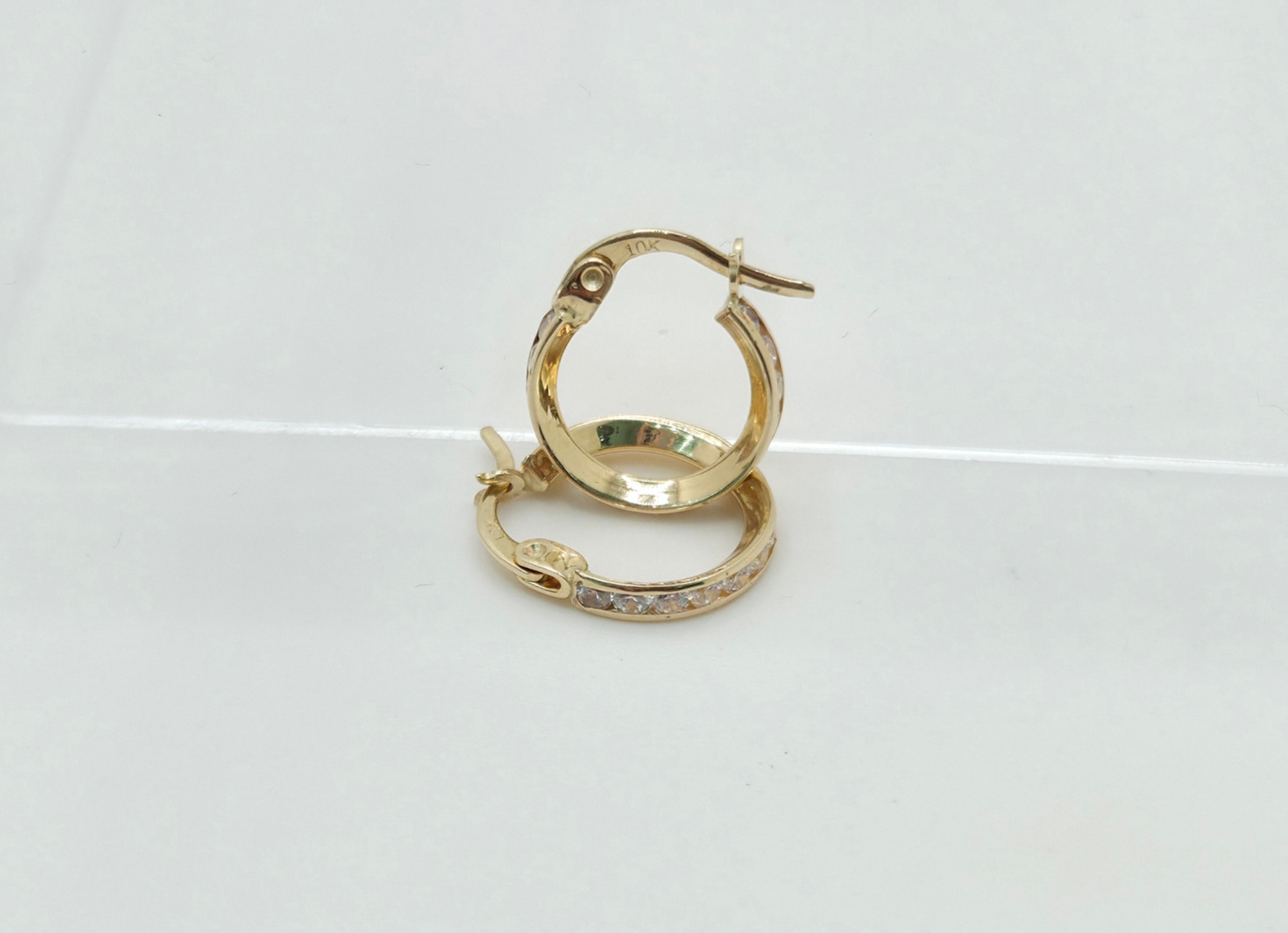 10KT DELICATE CZ DETAIL HOOPS EARRINGS Size 1 Weight 1.1GR