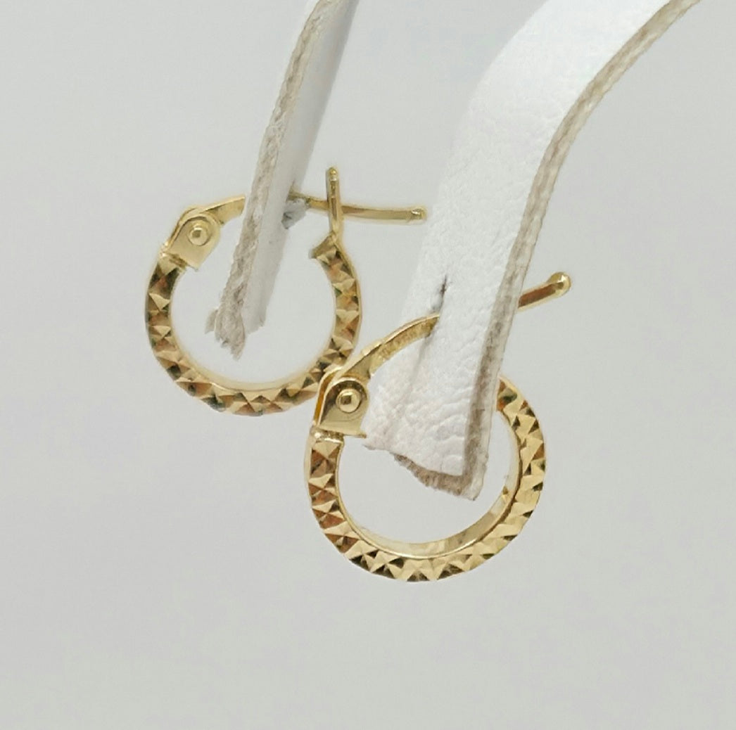 10KT BABY SQUARE STRAIGHT EDGE DIAMOND CUT HOOPS EARRINGS Size 1 Weight 0.8GR