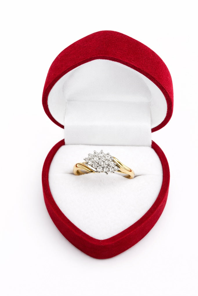 10KT DELICATE WOMAN'S DIAMOND RING Size 6.5 Weight 2GR