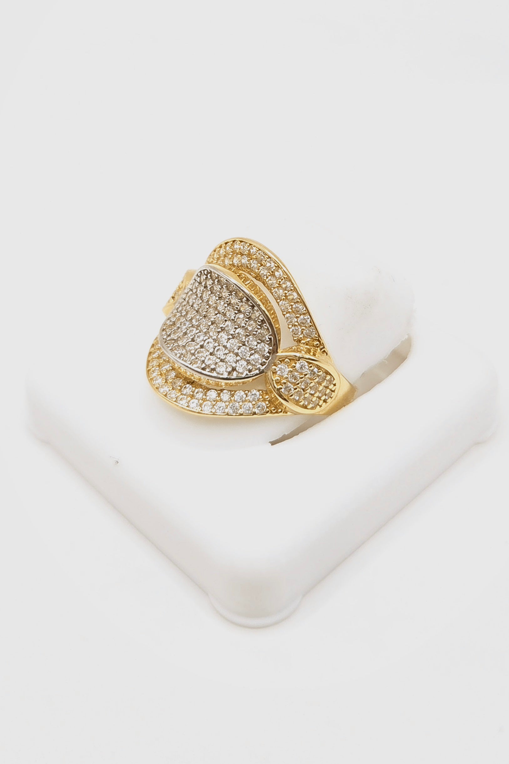 14KT MODERN CZ RING Size 8 Weight 3.4GR