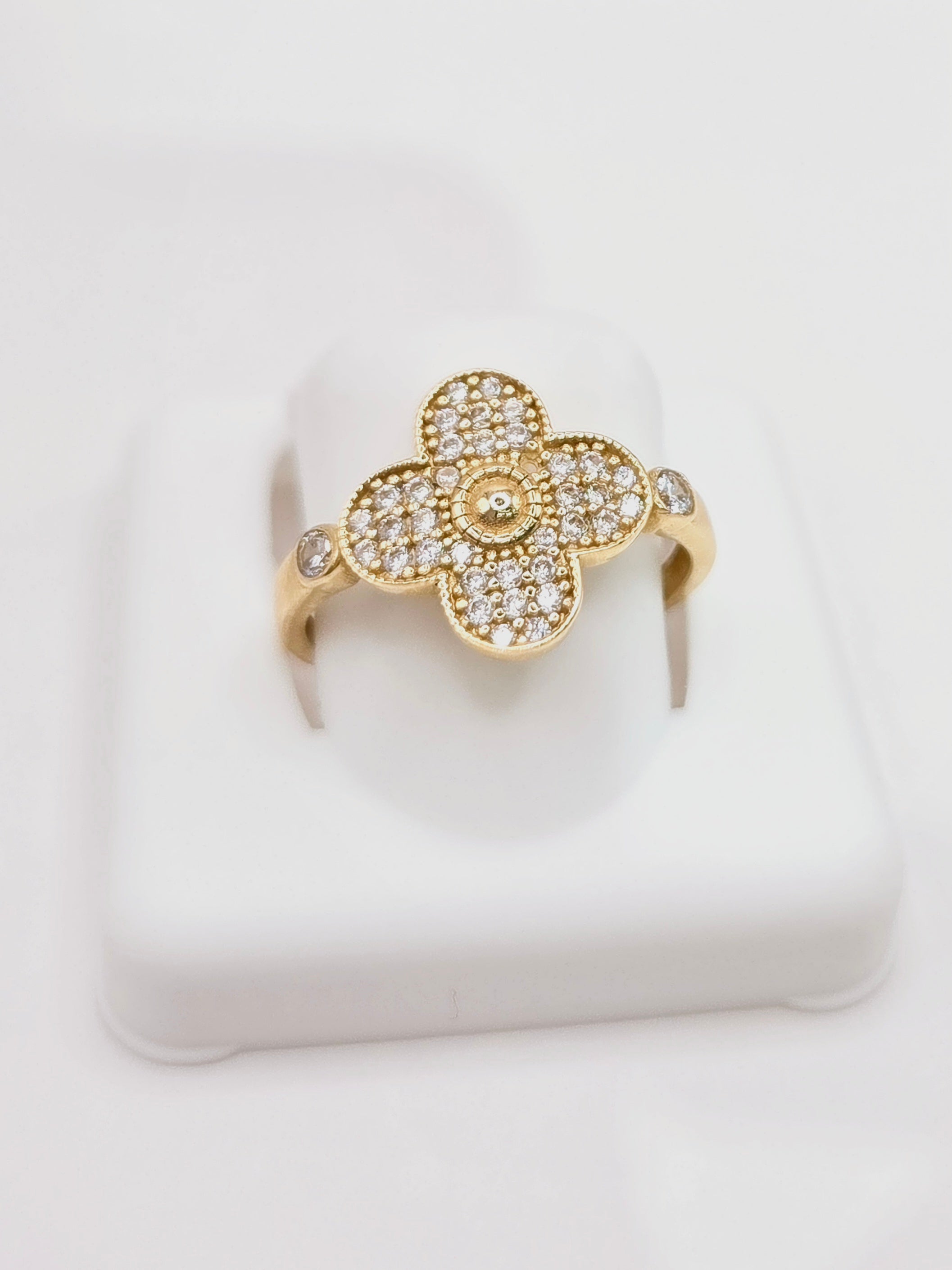 14KT ELEGANT RING WITH A LARGE FLOWER  SIZE 8 & 9 Weight 2.2GR