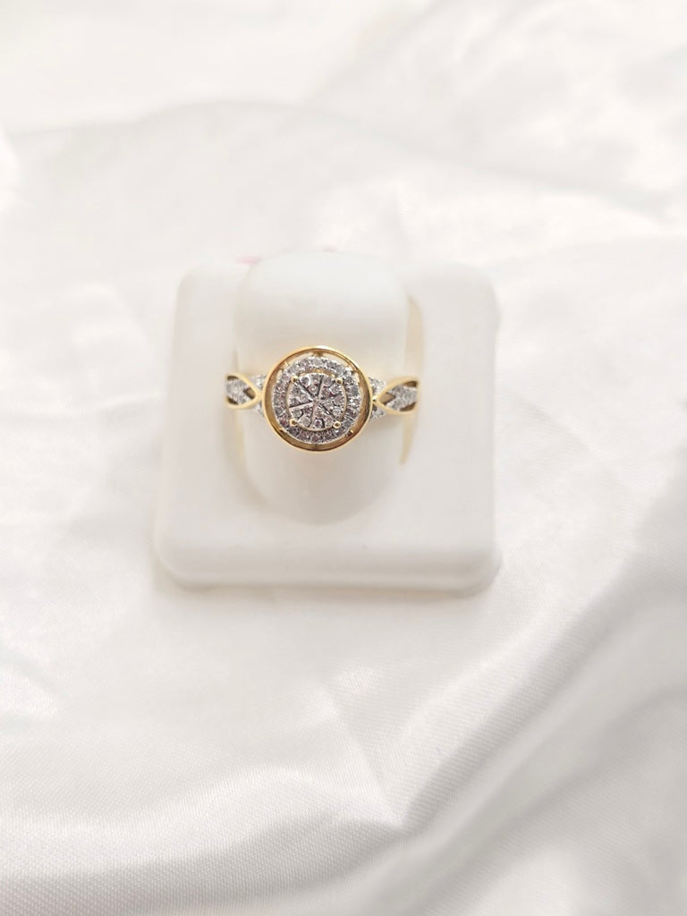 10KT WOMEN'S DIAMOND RING WITH LARGE ROUND STONE Size 7