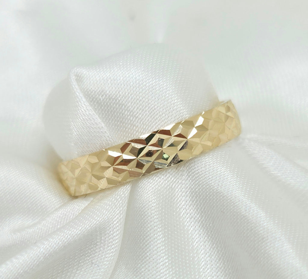 10KT FANCY DIAMOND CUT WEDDING BAND RING Size 11 4MM Weight 2.4GR