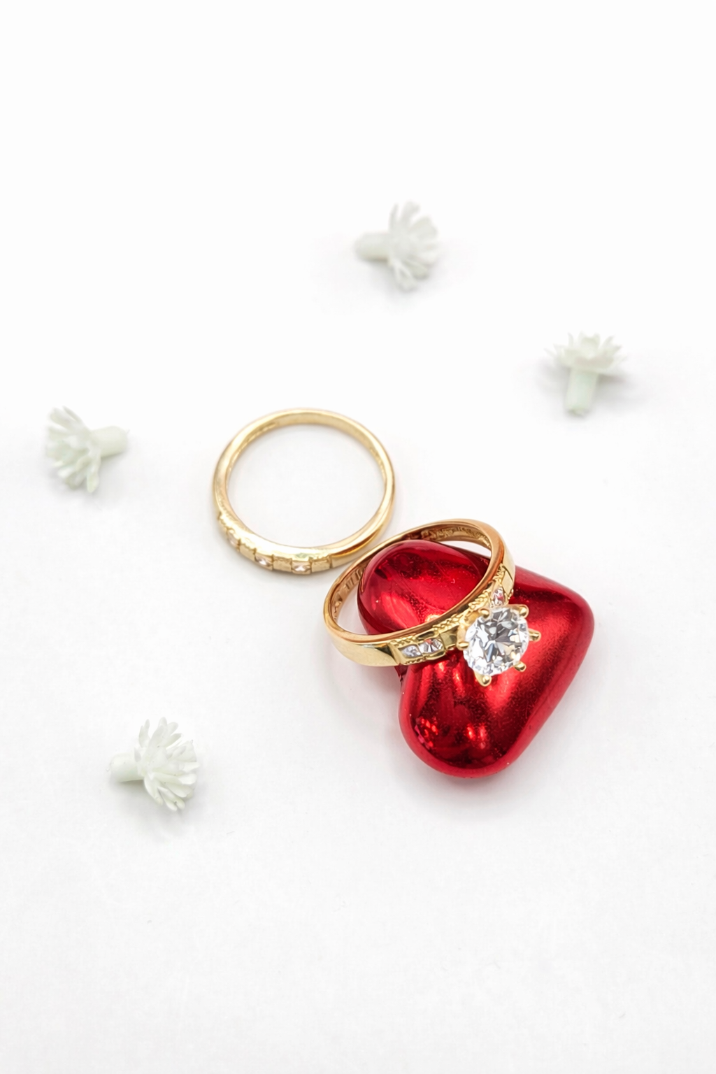 10KT SQUARE DETAILS ENGAGEMENT WOMAN'S RING Size 7 Weigth 3.6GR