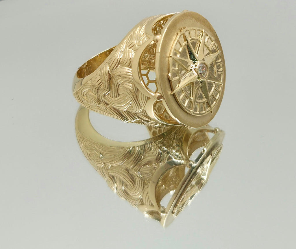 10KT COMPASS ROSE DESIGN MEN'S RING Size 11 Weight 16.2GR