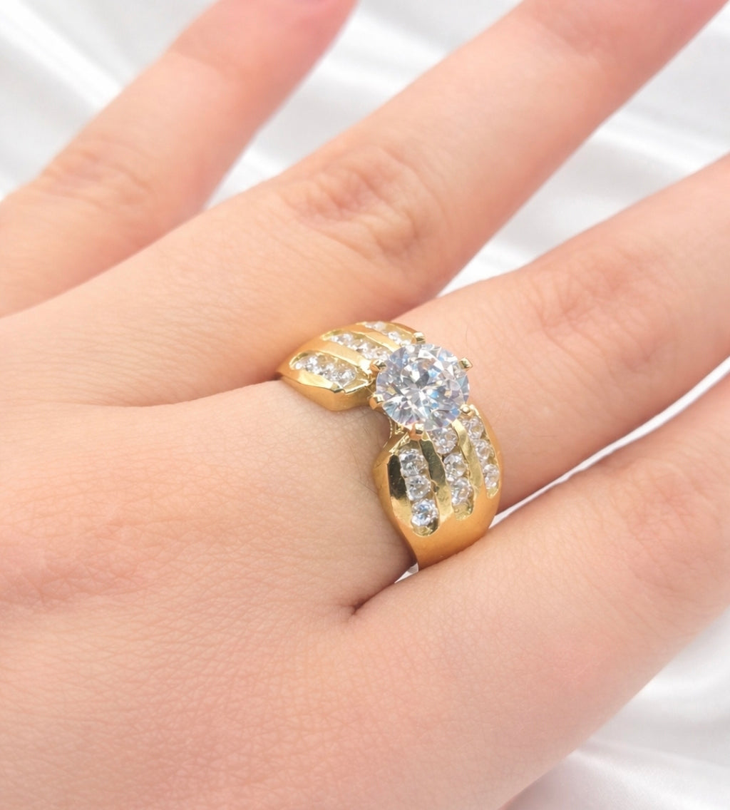 10KT ELEGANT CZ DETAIL ROUND STONE PROMISE RING Size 8 Weight 5.5GR