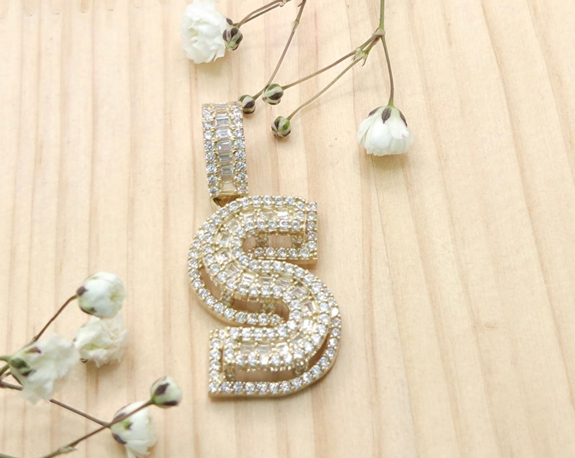 10KT SMALL CZ "S" LETTER PENDANT Weight 3.8GR