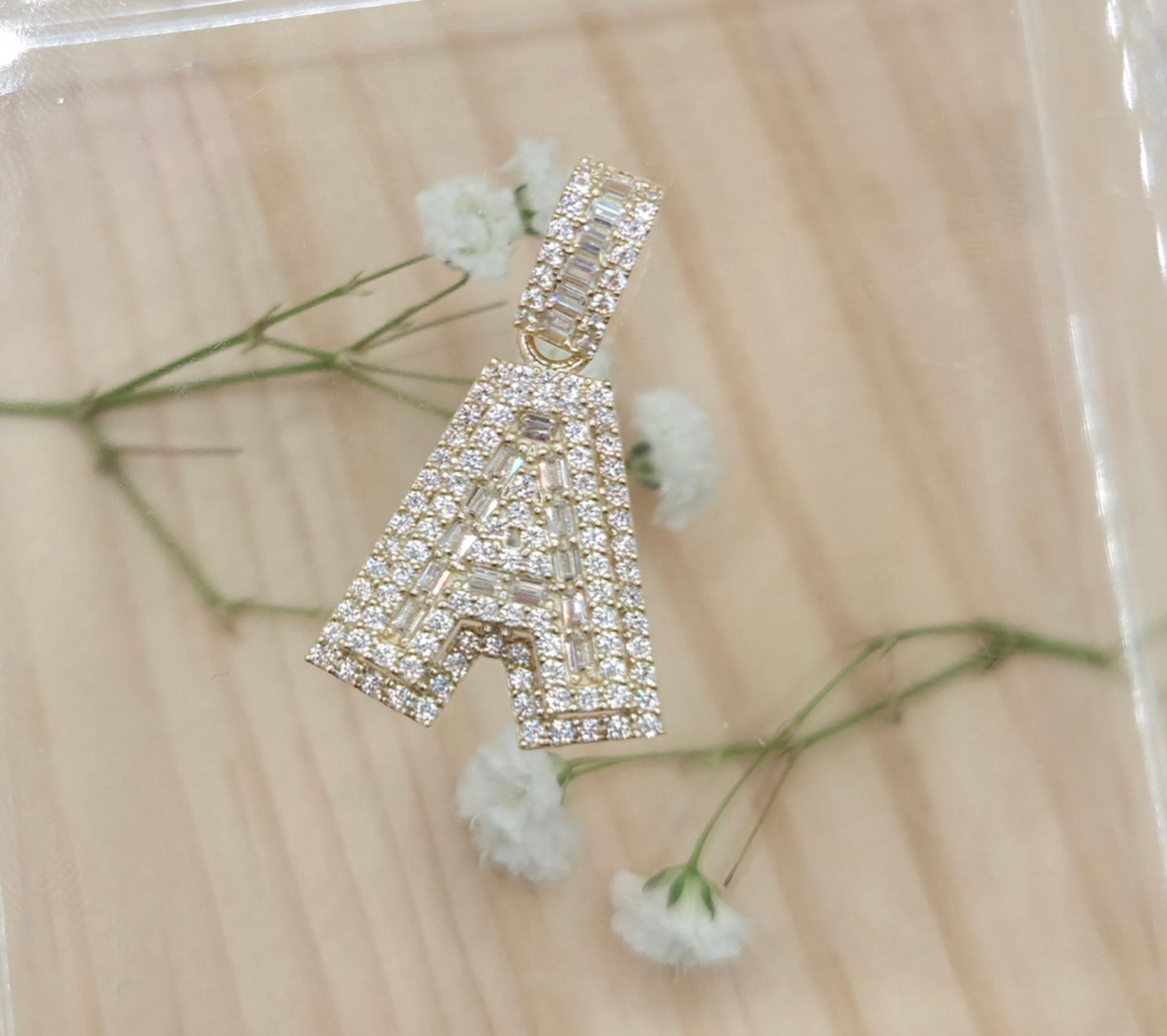 10KT SMALL CZ "A" LETTER PENDANT Weight 3.8GR