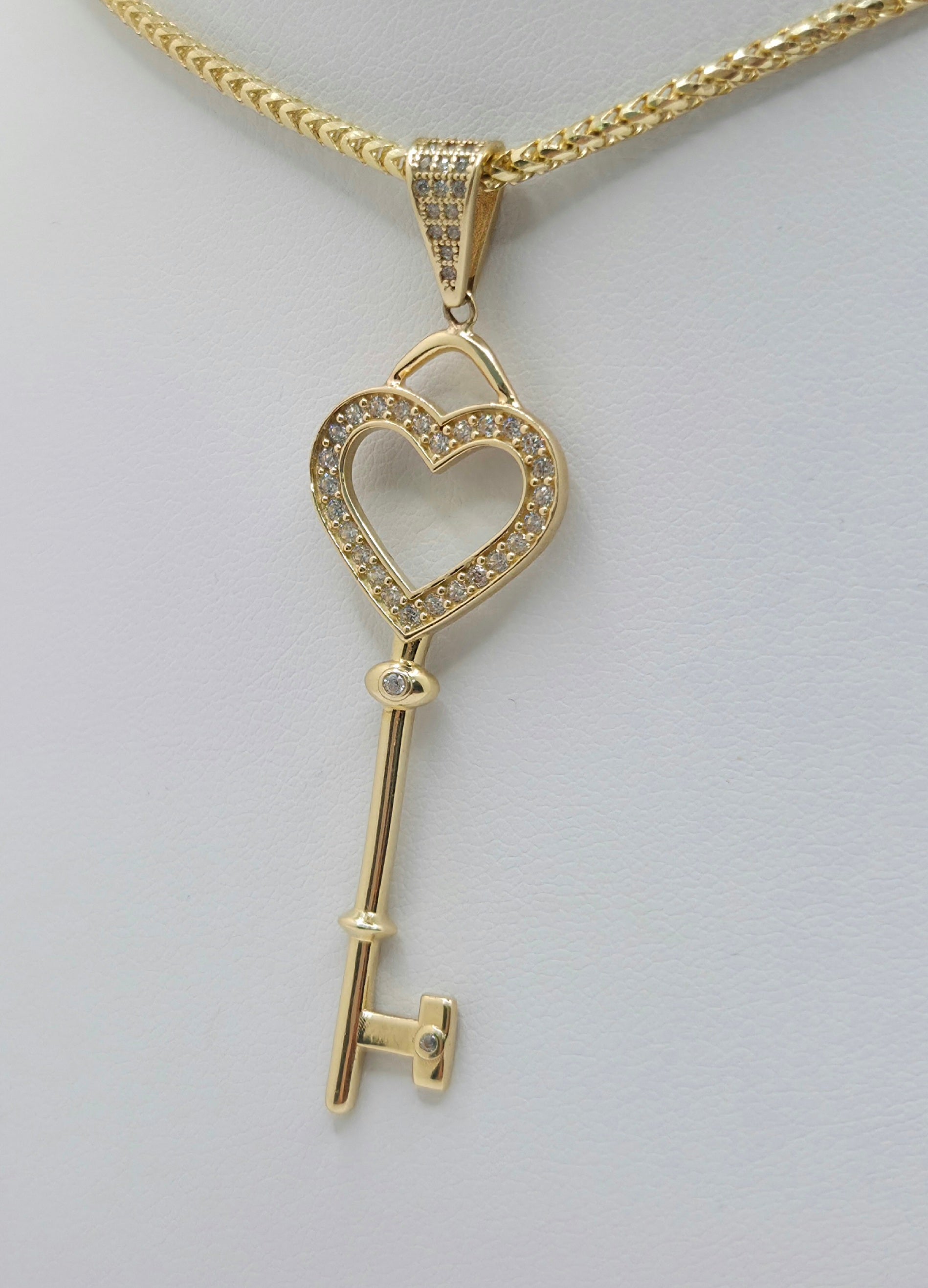 14KT CZ HEART KEY PENDANT Weight 3.4GR
