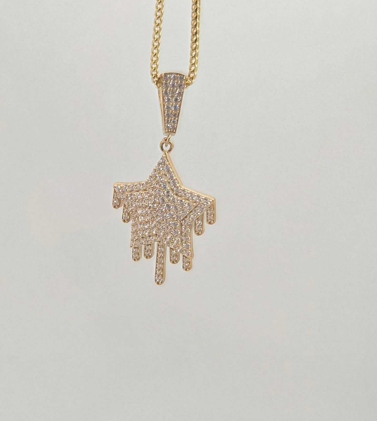 10KT CZ STAR PENDANT Weight 4.7GR
