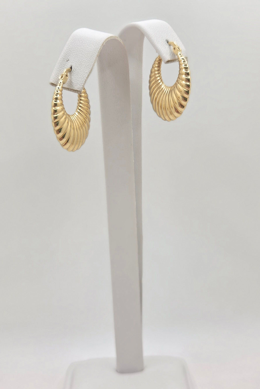 14KT  SHELL HOOPS EARRINGS MEDIUM Weight 3.6GR